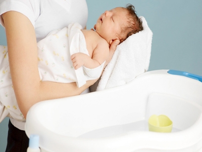 Tắm bé sơ sinh tại nhà & chăm sóc mẹ sau sinh